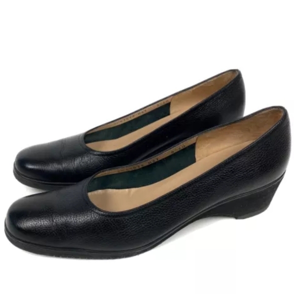 SALVATORE FERRAGAMO Wonen's Black Leather Classic Gancini Toe Size 6.5M 🌴 - Picture 4 of 10